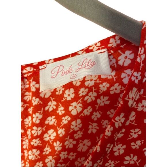 Pink Lily Woman’s Red & White Floral Short Sleeve Blouse Size Small - Picture 4 of 4